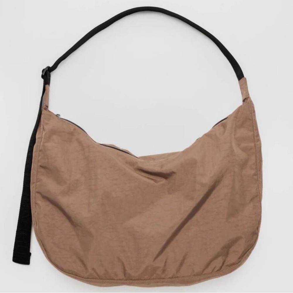 BAGGU Large Crescent Bag in Cocoa, NWT